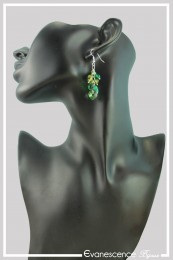 boucles-d-oreilles-chaine-capucine-couleur-vert-portees