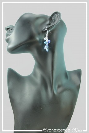 boucles-d-oreilles-chaine-capucine-couleur-bleu-portees