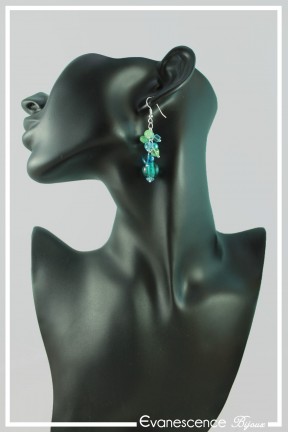 boucles-d-oreilles-chaine-patou-couleur-bleu-et-vert-portees