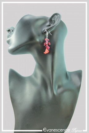 boucles-d-oreilles-chaine-chaplin-couleur-rouge-portees