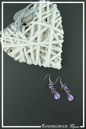 boucles-d-oreilles-chaine-penelope-couleur-violet-sur-fond-noir