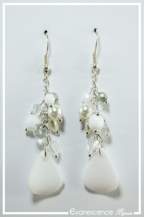 boucles-d-oreilles-chaine-penelope-couleur-blanc-et-argent