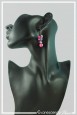 boucles-d-oreilles-chaine-isis-couleur-fuchsia-et-rose-portees