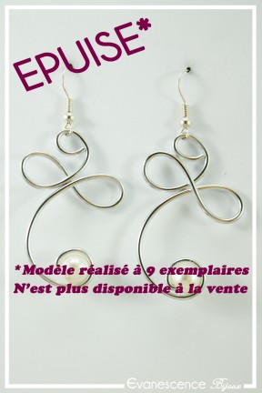 boucles-d-oreilles-en-aluminium-fila-couleur-argent-et-blanc