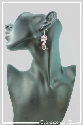 boucles-d-oreilles-chaine-alizee-couleur-rose-portees