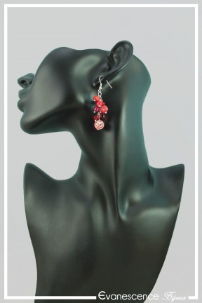 boucles-d-oreilles-chaine-mandoline-couleur-rouge-portees