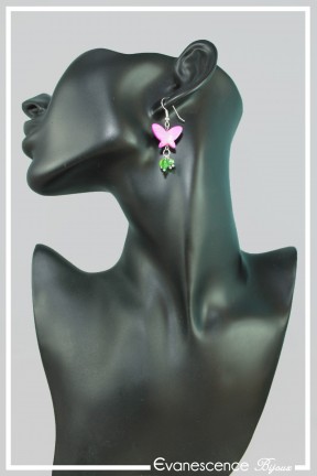 boucles-d-oreilles-sur-clous-kouhai-couleur-fuchsia-et-vert-portees