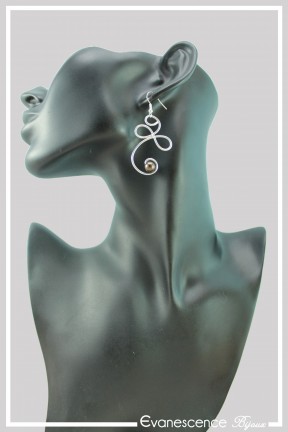 boucles-d-oreilles-en-aluminium-fila-couleur-argent-et-chocolat-portees