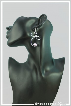 boucles-d-oreilles-en-aluminium-fila-couleur-argent-et-lilas-portees