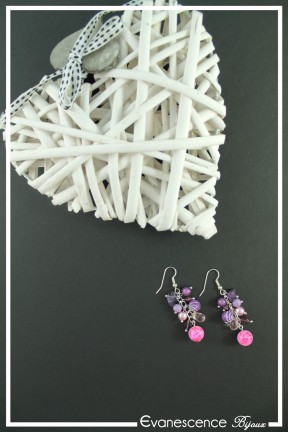 boucles-d-oreilles-chaine-mandoline-couleur-fuchsia-et-violet-sur-fond-noir