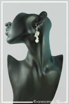 boucles-d-oreilles-chaine-fabiola-couleur-blanc-et-creme-portees