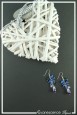 boucles-d-oreilles-chaine-kali-couleur-bleu-marine-sur-fond-noir