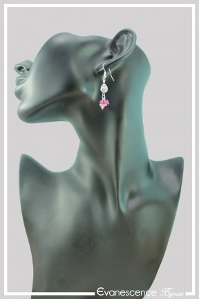 boucles-d-oreilles-sur-clous-caline-couleur-rose-portees