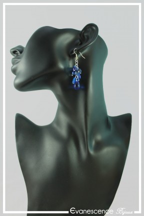 boucles-d-oreilles-chaine-alizee-couleur-bleu-marine-portees