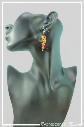 boucles-d-oreilles-chaine-patou-couleur-brun-et-orange-portees