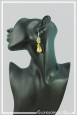 boucles-d-oreilles-chaine-penelope-couleur-dore-et-jaune-portees