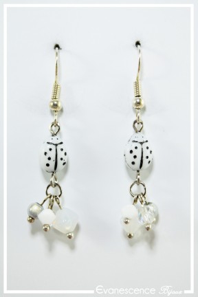 boucles-d-oreilles-sur-clous-caline-couleur-blanc