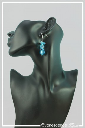 boucles-d-oreilles-chaine-patou-couleur-bleu-portees