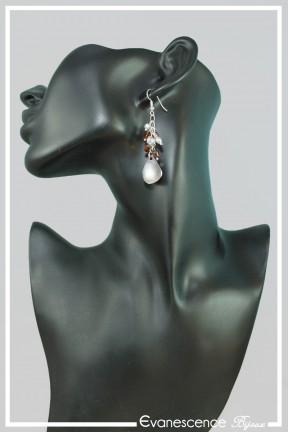 boucles-d-oreilles-chaine-penelope-couleur-argent-et-chocolat-portees