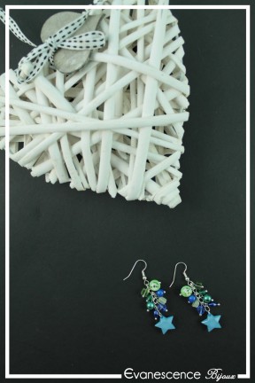 boucles-d-oreilles-chaine-voxane-couleur-bleu-et-vert-sur-fond-noir