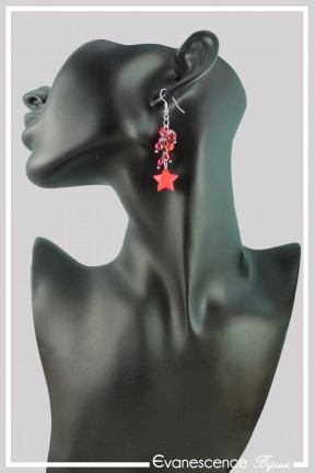 boucles-d-oreilles-chaine-voxane-couleur-rouge-portees