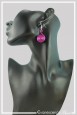 boucles-d-oreilles-en-aluminium-pastille-couleur-framboise-portees