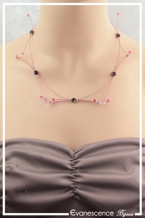 collier-en-fil-cable-manolia-couleur-violet-et-rose-porte