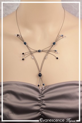 collier-en-fil-cable-indigo-couleur-bleu-porte