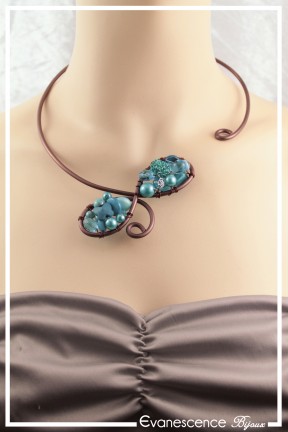 collier-en-aluminium-adonis-couleur-chocolat-et-turquoise-porte