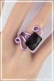 bague-reglable-en-aluminium-ursule-couleur-rose-et-noir-portee-zoom