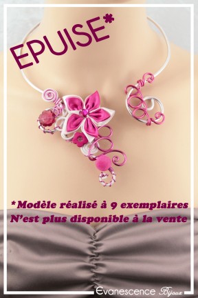 collier-en-aluminium-ziva-couleur-blanc-et-fuchsia-porte