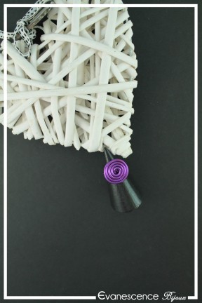 bague-reglable-en-aluminium-pastille-couleur-violet-sur-fond-noir