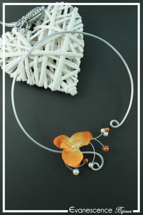 collier-en-aluminium-fada-couleur-blanc-et-orange-sur-fond-noir