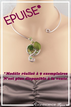 collier-en-aluminium-marylin-couleur-argent-et-vert-porte