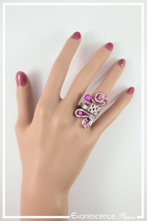 bague-reglable-en-aluminium-caelia-couleur-argent-et-fuchsia-portee