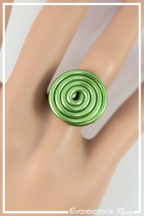 bague-reglable-en-aluminium-pastille-couleur-vert-pomme-portee-zoom