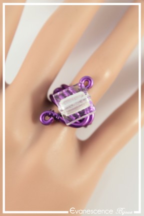 bague-reglable-en-aluminium-winsor-couleur-violet-et-blanc-portee-zoom