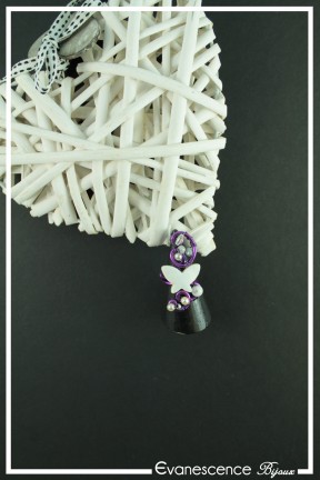 bague-reglable-en-aluminium-kouhai-couleur-violet-et-blanc-sur-fond-noir