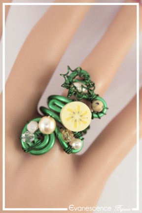 bague-reglable-en-aluminium-nana-couleur-vert-et-creme-portee-zoom