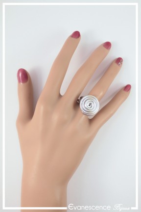 bague-reglable-en-aluminium-pastille-couleur-argent-portee