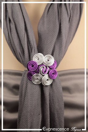 pince-a-foulard-en-aluminium-caprice-couleur-argent-et-violet-portee