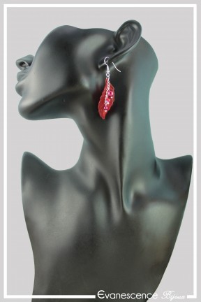 boucles-d-oreilles-chaine-frisouille-couleur-rouge-portees