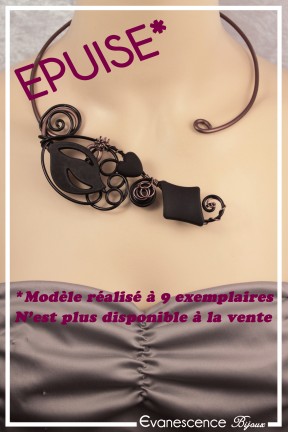 collier-en-aluminium-gina-couleur-chocolat-et-noir-porte