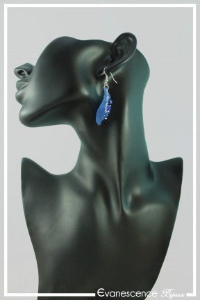 boucles-d-oreilles-chaine-frisouille-couleur-bleu-roi-portees