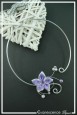 collier-en-aluminium-margot-couleur-blanc-et-lilas-sur-fond-noir