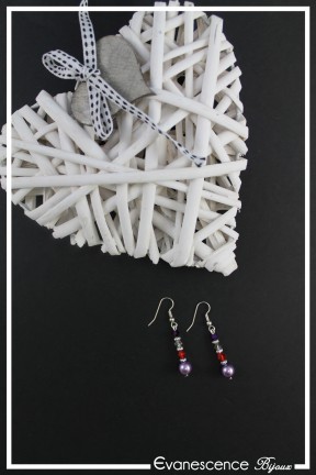 boucles-d-oreilles-sur-clous-angie-couleur-violet-et-rouge-sur-fond-noir