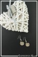 boucles-d-oreilles-en-aluminium-pastille-couleur-champagne-sur-fond-noir