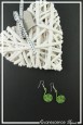 boucles-d-oreilles-en-aluminium-pastille-couleur-vert-pomme-sur-fond-noir