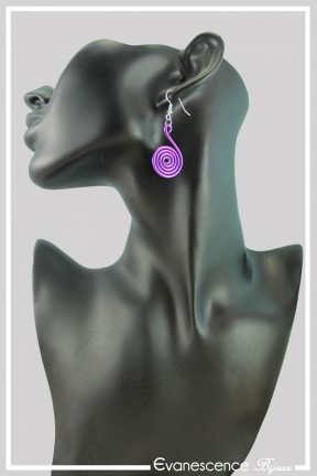 boucles-d-oreilles-en-aluminium-pastille-couleur-violet-portees