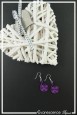 boucles-d-oreilles-en-aluminium-pastille-couleur-violet-sur-fond-noir